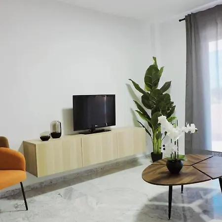 Cozy 2 Bedroom Apartment. Parking Included. 아파트